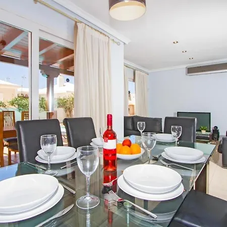 Vila In Playa Blanca Sleeps 8 Includes Swimming Pool Air Con And Wifi 6 Playa Blanca (Lanzarote)