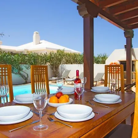 Vila In Playa Blanca Sleeps 8 Includes Swimming Pool Air Con And Wifi 6